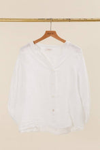 Buttoned blouse with 3/4 gathered sleeves and ruched shoulders: Beige / One size