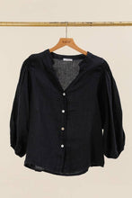 Buttoned blouse with 3/4 gathered sleeves and ruched shoulders: Beige / One size