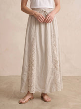 Long cotton skirt with lace detail PJ2614: Camel / TAILLE STANDARD (36-42 / S-XL)