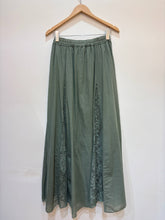 Long cotton skirt with lace detail PJ2614: Camel / TAILLE STANDARD (36-42 / S-XL)
