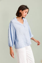 Buttoned blouse with 3/4 gathered sleeves and ruched shoulders: Beige / One size