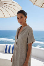 Knee-Length Pleated Dress with a Slit: Black / One Size