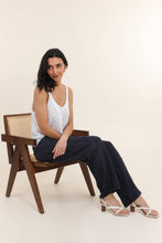 V-NECK TOP CROCHET MESH SHOULDER STRAP: Dark beige / One size