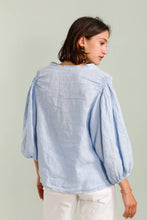 Buttoned blouse with 3/4 gathered sleeves and ruched shoulders: Beige / One size