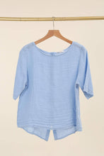 ROUND NECK T-SHIRT BUTTONED AT THE BACK 100% LINEN: Sky Blue / One size