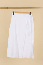LONG WRAP SKIRT WITH ELASTIC WAIST AND KNOT 100% LI: Camel / One size