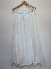 Long cotton skirt with lace detail PJ2614: Camel / TAILLE STANDARD (36-42 / S-XL)