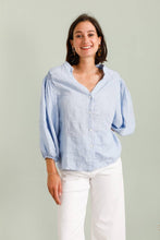 Buttoned blouse with 3/4 gathered sleeves and ruched shoulders: Beige / One size