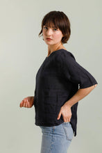 ROUND NECK T-SHIRT BUTTONED AT THE BACK 100% LINEN: Sky Blue / One size