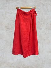 LONG WRAP SKIRT WITH ELASTIC WAIST AND KNOT 100% LI: Camel / One size