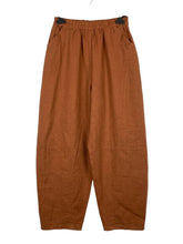 8048 LINEN TROUSERS WITH STRUCTURED PANELS: OLIVE