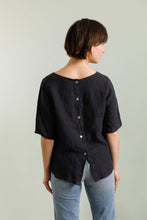 ROUND NECK T-SHIRT BUTTONED AT THE BACK 100% LINEN: Sky Blue / One size