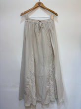 Long cotton skirt with lace detail PJ2614: Camel / TAILLE STANDARD (36-42 / S-XL)