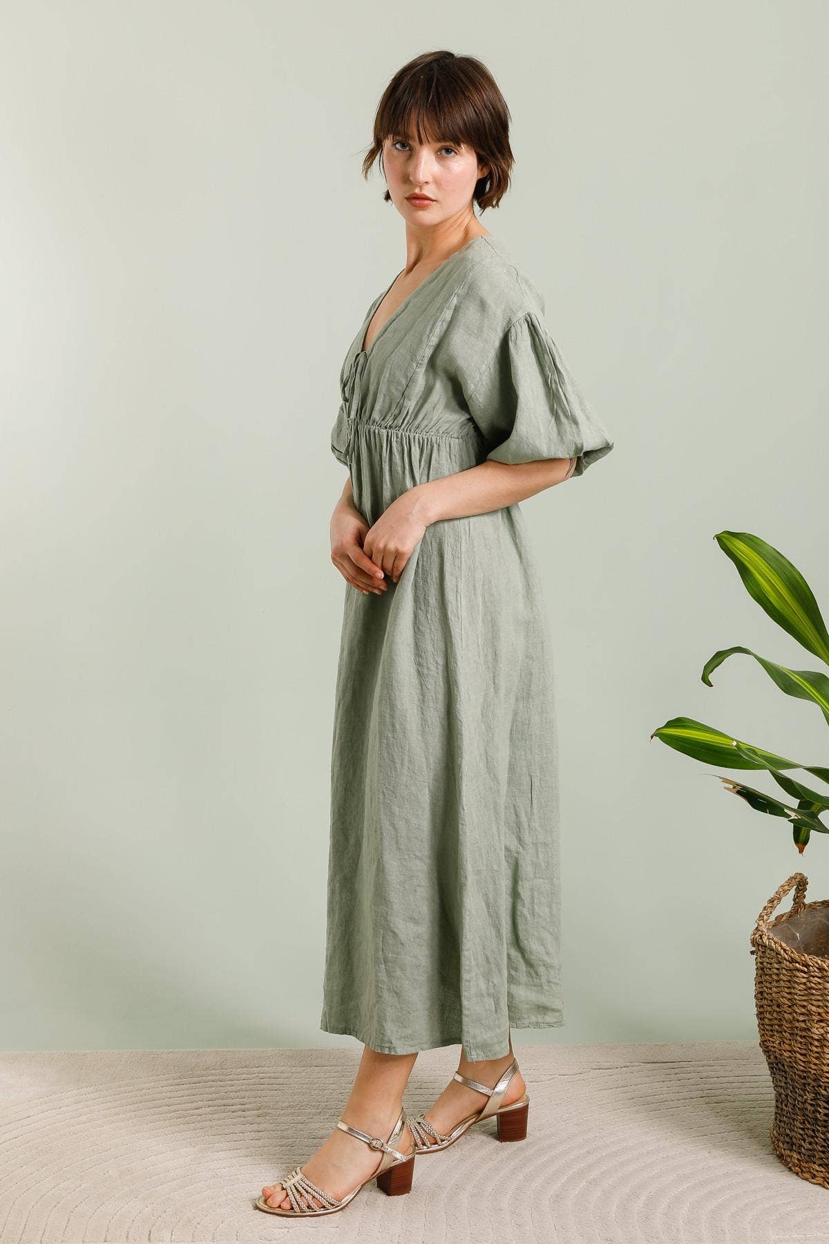 Long dress with 3/4 sleeves, cinched at the waist, 100% linen / One si Z & Z Designs Long dress with 3/4 sleeves, cinched at the waist, 100% linen / One si Z & Z Designs