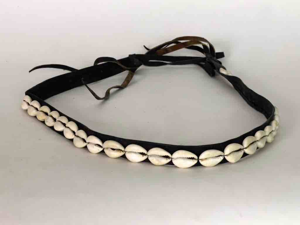 Narrow Real Cowrie Shell-Leather Belt - Tie
