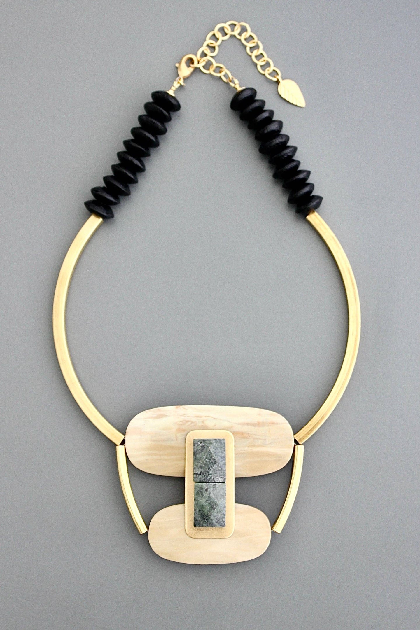 FER216 Serpentine and wood bib necklace