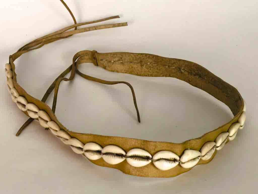 Narrow Real Cowrie Shell-Natural Leather Belt - Tie
